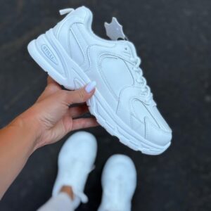 ЖІНОЧІ КРОСІВКИ