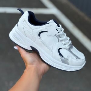 ЖІНОЧІ КРОСІВКИ