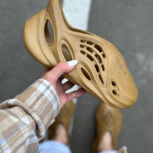 жіночі кросівки