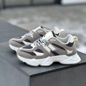 ЖІНОЧІ КРОСІВКИ