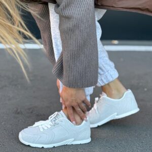 ЖІНОЧІ КРОСІВКИ