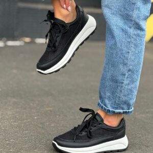 ЖІНОЧІ КРОСІВКИ