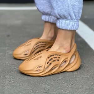 жіночі кросівки