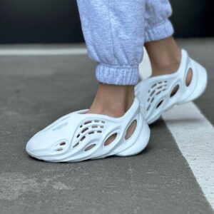 жіночі кросівки