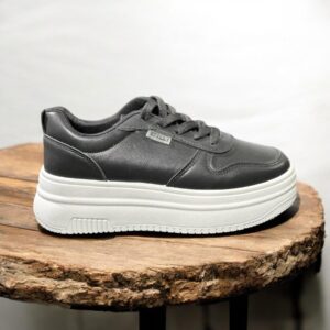 жіночі кросівки