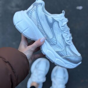 ЖІНОЧІ КРОСІВКИ