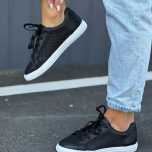 ЖІНОЧІ КРОСІВКИ