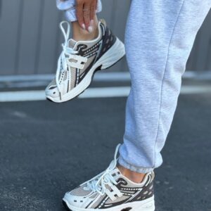 жіночі кросівки