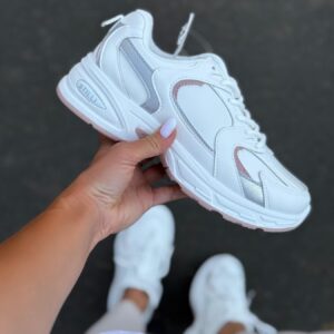 ЖІНОЧІ КРОСІВКИ