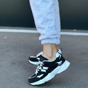 ЖІНОЧІ КРОСІВКИ