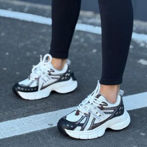 ЖІНОЧІ КРОСІВКИ