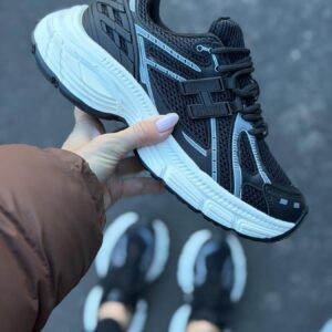 ЖІНОЧІ КРОСІВКИ