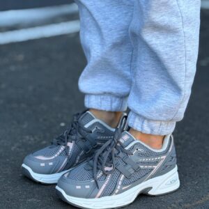 жіночі кросівки