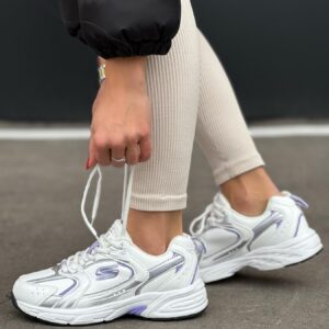 Жіночі кросівки