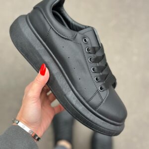 жіночі кросівки