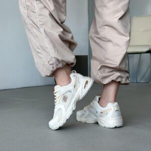 жіночі кросівки