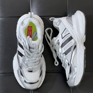 жіночі кросівки