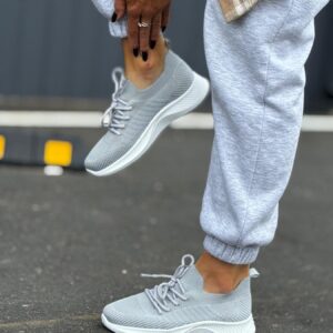 ЖІНОЧІ КРОСІВКИ