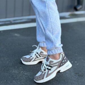 жіночі кросівки