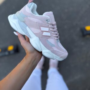 ЖІНОЧІ КРОСІВКИ