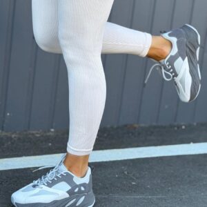 жіночі кросівки