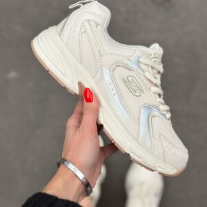 Жіночі кросівки