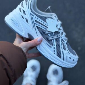 жіночі кросівки