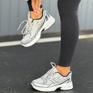 ЖІНОЧІ КРОСІВКИ