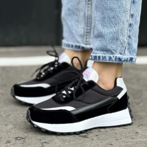 жіночі кросівки