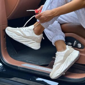 Жіночі кросівки