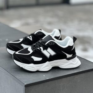 ЖІНОЧІ КРОСІВКИ