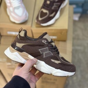 ЖІНОЧІ КРОСІВКИ