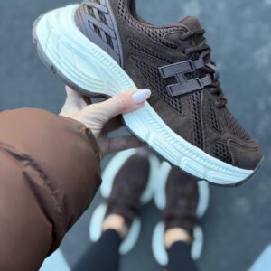 ЖІНОЧІ КРОСІВКИ