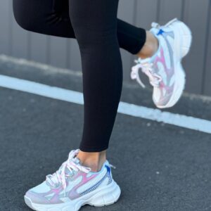 ЖІНОЧІ КРОСІВКИ