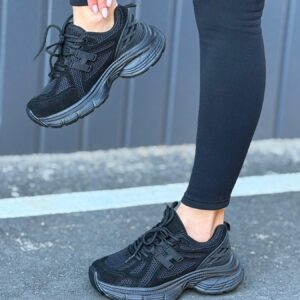 ЖІНОЧІ КРОСІВКИ