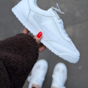 ЖІНОЧІ КРОСІВКИ