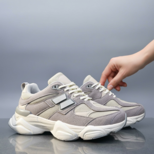 ЖІНОЧІ КРОСІВКИ