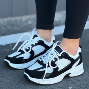 ЖІНОЧІ КРОСІВКИ