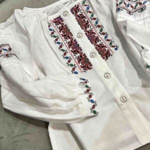 "Дарина" вишиванка для дівчинки з червоним орнаментом