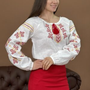 "Два кольори" жіноча вишиванка у білому кольорі з червоним орнаментом