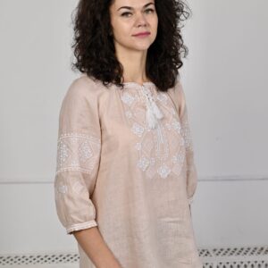 "Бежевий льон" жіноча вишиванка з білим орнаментом