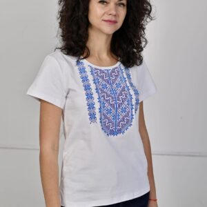 Жіноча футболка - вишиванка у білому кольорі з синім орнаментом