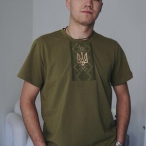 Чоловіча футболка вишиванка у кольорі хакі з вишитим тризубом