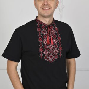 Чоловіча футболка вишиванка чорна з червоним орнаментом