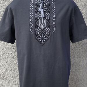Чоловіча футболка вишиванка "Тризуб" у кольорі графіт з сірим орнаментом