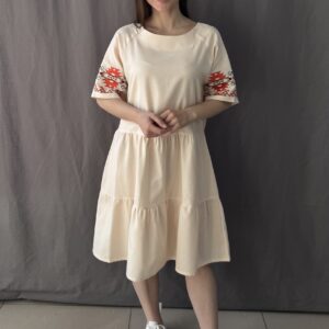 Жіноча сукня вишиванка в персиковому кольорі