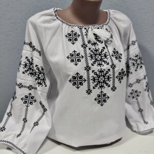 "Вільна" жіноча біла вишиванка з чорним орнаментом