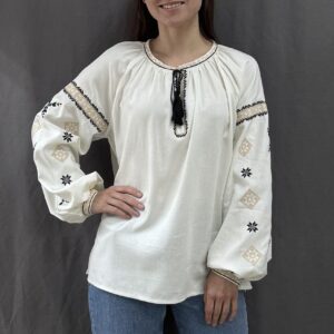 Жіноча вишиванка кремового кольору
