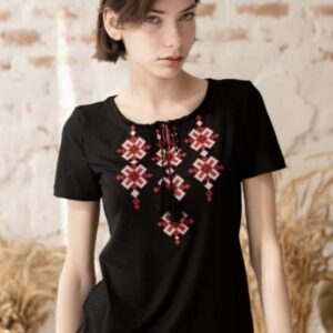 Жіноча футболка - вишиванка у чорному кольорі