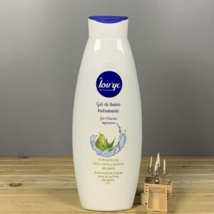 Гель для душу Lov`yc Червона віра та грушка - 750 мл.